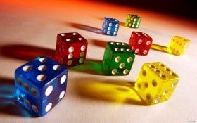 l7 slot Casino Slot Games မြန်မာ ကစားသမား mobile phone ဖြင့် ကစားနေသောမြင်ကွင်း